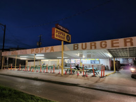 Poppa Burgers outside