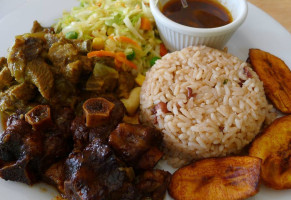 Lil's Caribbean Cuisine food