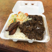 Lil's Caribbean Cuisine inside