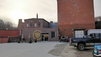 Lasting Brass Brewing Company outside