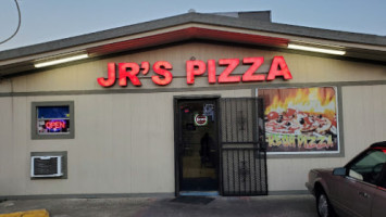 Jr's Pizza outside
