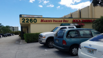 Manzo's Italian Deli outside