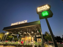 Shake Shack Pasadena food