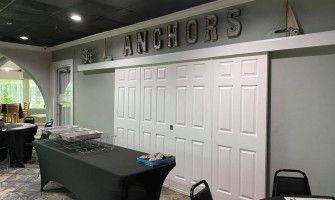 Anchor's And Grille inside