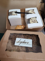 Lydia's Cakes And Confections food