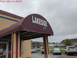 Lakeside Cafe In outside
