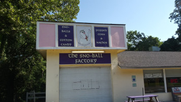 The Sno-ball Factory outside