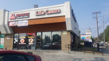 Little Caesars Pizza outside