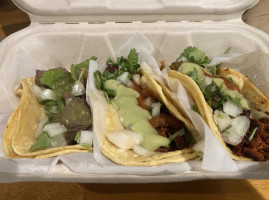 Chando's Tacos food
