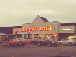 Giant Eagle Bakery outside