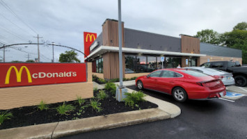 Mcdonald's outside