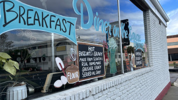 Diner On The Square outside