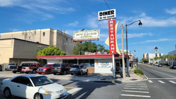 Diner On The Square food