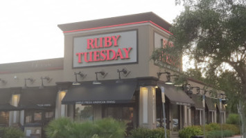 Ruby Tuesday outside