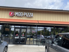 Mod Pizza outside