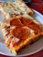 Perry's Pizza food