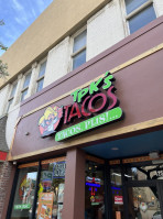 Tpk’s Tacos outside