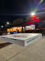 N.y Pizzeria outside