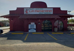 Surti-mercado La Mexicana Meat Market outside