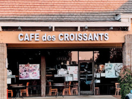 Cafe Des Croissants food