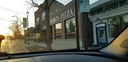 Piero's Pizza outside