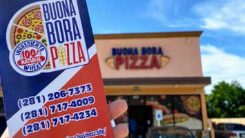 Buona Bora Pizza outside