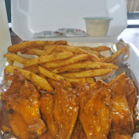 Cravers Wings And Grill food