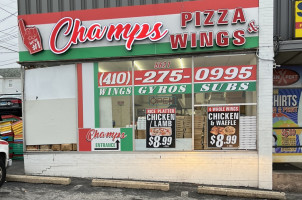 Champs Pizza Wings food