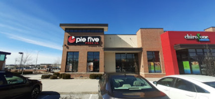 Pie Five Pizza outside