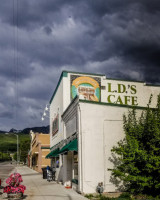 L D's Cafe outside