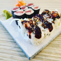 Avenue Sushi food