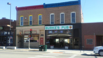 Burke's Pub outside