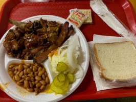 Willie's -b-que food