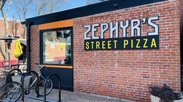 Zephyr's Street Pizza outside
