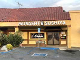 Musashi Sushiya outside