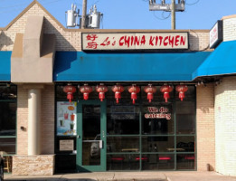 Lo's China Kitchen outside