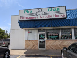 Chan Thai outside