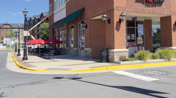 Bruster's Real Ice Cream outside