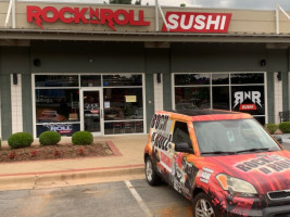 Rock N Roll Sushi outside
