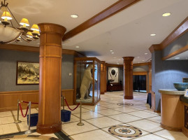 Hilton Anchorage Bruins Lounge inside