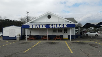 Shake Shack outside