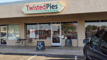 Twisted Pies Pizzeria outside