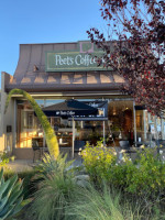 Peet's Coffee outside