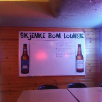Skjenke Bom Lounge food