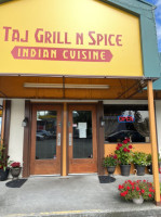 Taj Grill N' Spice food