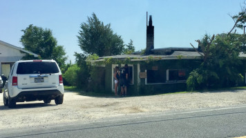 Blacky's Clam Stand outside