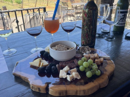 Clauren Ridge Vineyard And Winery food