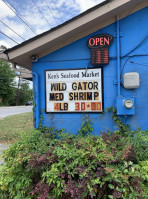 Ken's Seafood Market outside