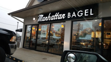 Manhattan Bagel outside