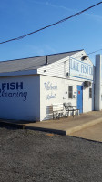 Lake Fish Company outside
